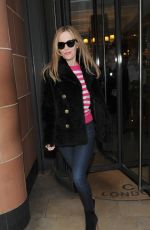 LESLIE MANN Leaves Her Hotel in London 02/09/2016