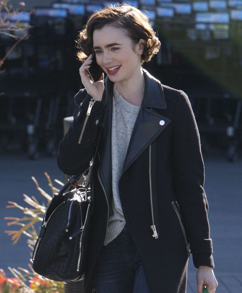 LILY COLLINS Shopping at Pavilions Supermarket in Los Angeles 02/04/2016 LILY COLLINS Shopping at Pavilions Supermarket in Los Angeles 02/04/2016