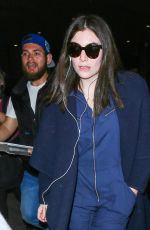 LORDE Arrives at LAX Airport in Los Angeles 02/25/2016