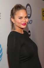 Prenant CHRISSY TEIGEN at 47th naacp Image Awards in Pasadena 02/05/2016