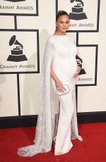Prenant Chrissy Teigen at Grammy Awards 2016 in Los Angeles 02/15/2016