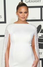 Prenant Chrissy Teigen at Grammy Awards 2016 in Los Angeles 02/15/2016