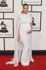 Prenant Chrissy Teigen at Grammy Awards 2016 in Los Angeles 02/15/2016