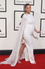 Prenant Chrissy Teigen at Grammy Awards 2016 in Los Angeles 02/15/2016
