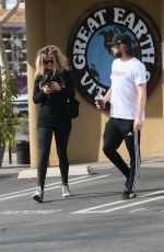 RACHEL HUNTER Leaves Great Earth Vitamins Store 02/04/2016