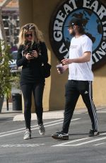 RACHEL HUNTER Leaves Great Earth Vitamins Store 02/04/2016