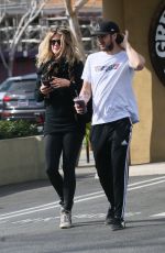 RACHEL HUNTER Leaves Great Earth Vitamins Store 02/04/2016