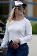 REESE WITHERSPOON Out and About in Pacific Palisades 02/11/2016