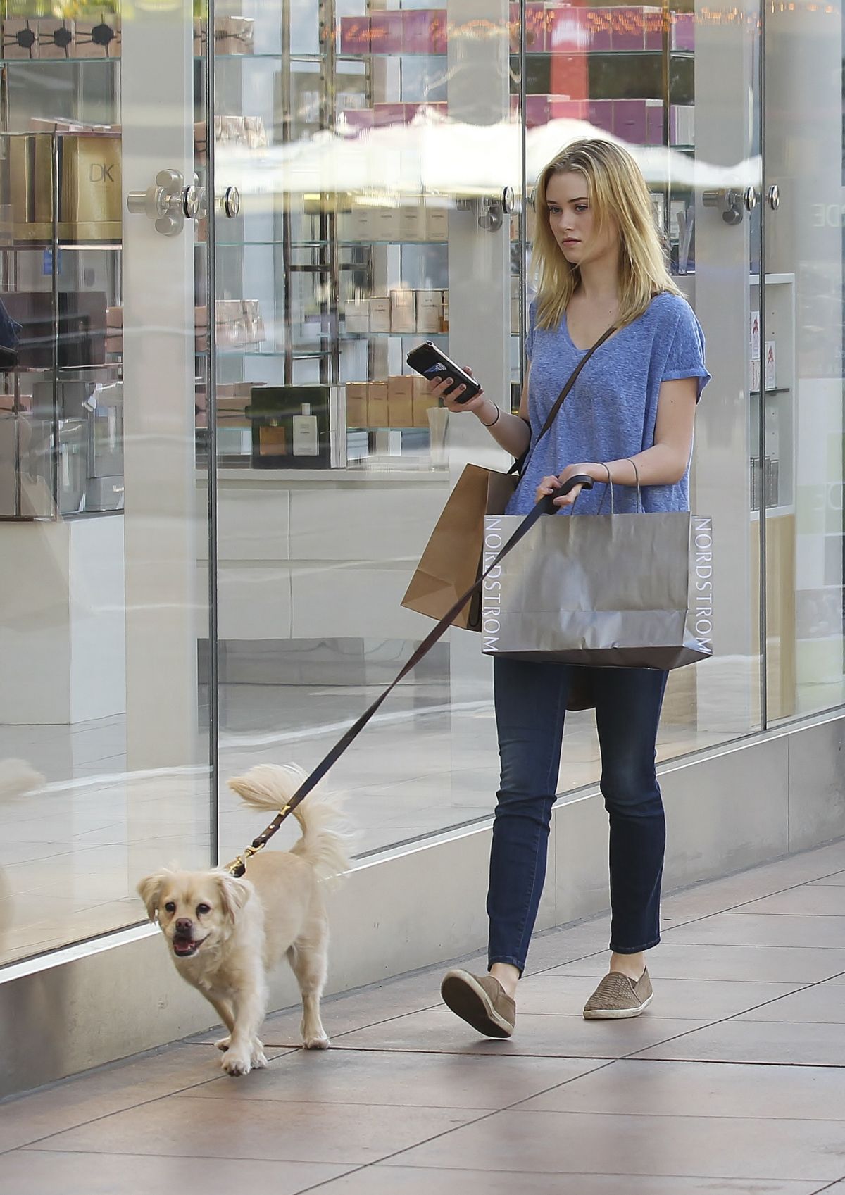 SARA PAXTON Walks Her Dog Out in West Hollywood 02/28/2016 SARA PAXTON Walks Her Dog Out in West Hollywood 02/28/2016