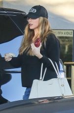 SOFIA VERGARA Shopping at Sask Fifth Avenue in Beverly Hills 02/02/2016