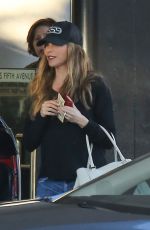 SOFIA VERGARA Shopping at Sask Fifth Avenue in Beverly Hills 02/02/2016