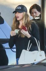 SOFIA VERGARA Shopping at Sask Fifth Avenue in Beverly Hills 02/02/2016
