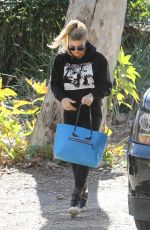 STACY FERGIE FERGUSON Out at a Park in Los Angeles 02/04/2016