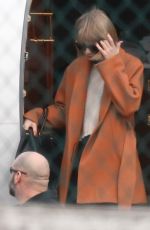 TAYLOR SWIFT Arrives in Reading 02/19/2016