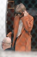 TAYLOR SWIFT Arrives in Reading 02/19/2016