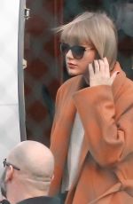 TAYLOR SWIFT Arrives in Reading 02/19/2016