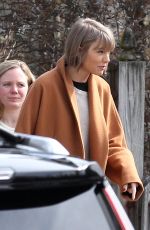 TAYLOR SWIFT Arrives in Reading 02/19/2016