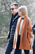 TAYLOR SWIFT Arrives in Reading 02/19/2016