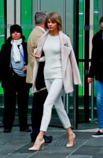 TAYLOR SWIFT Leaves Vogue