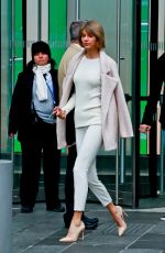 TAYLOR SWIFT Leaves Vogue