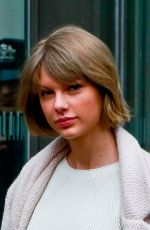 TAYLOR SWIFT Leaves Vogue