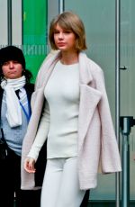 TAYLOR SWIFT Leaves Vogue