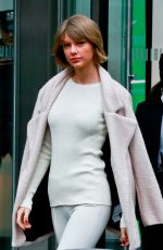 TAYLOR SWIFT Leaves Vogue