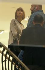 TAYLOR SWIFT Shopping at Barneys New York in Beverly Hills 02/17/2016