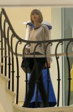 TAYLOR SWIFT Shopping at Barneys New York in Beverly Hills 02/17/2016