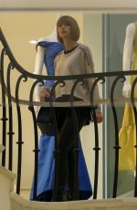 TAYLOR SWIFT Shopping at Barneys New York in Beverly Hills 02/17/2016