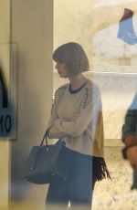 TAYLOR SWIFT Shopping at Barneys New York in Beverly Hills 02/17/2016