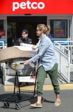 CAMERON DIAZ Shopping at Petco in Los Angeles 03/13/2016