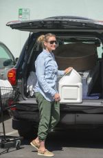 CAMERON DIAZ Shopping at Petco in Los Angeles 03/13/2016