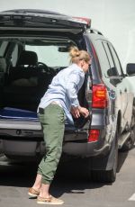 CAMERON DIAZ Shopping at Petco in Los Angeles 03/13/2016
