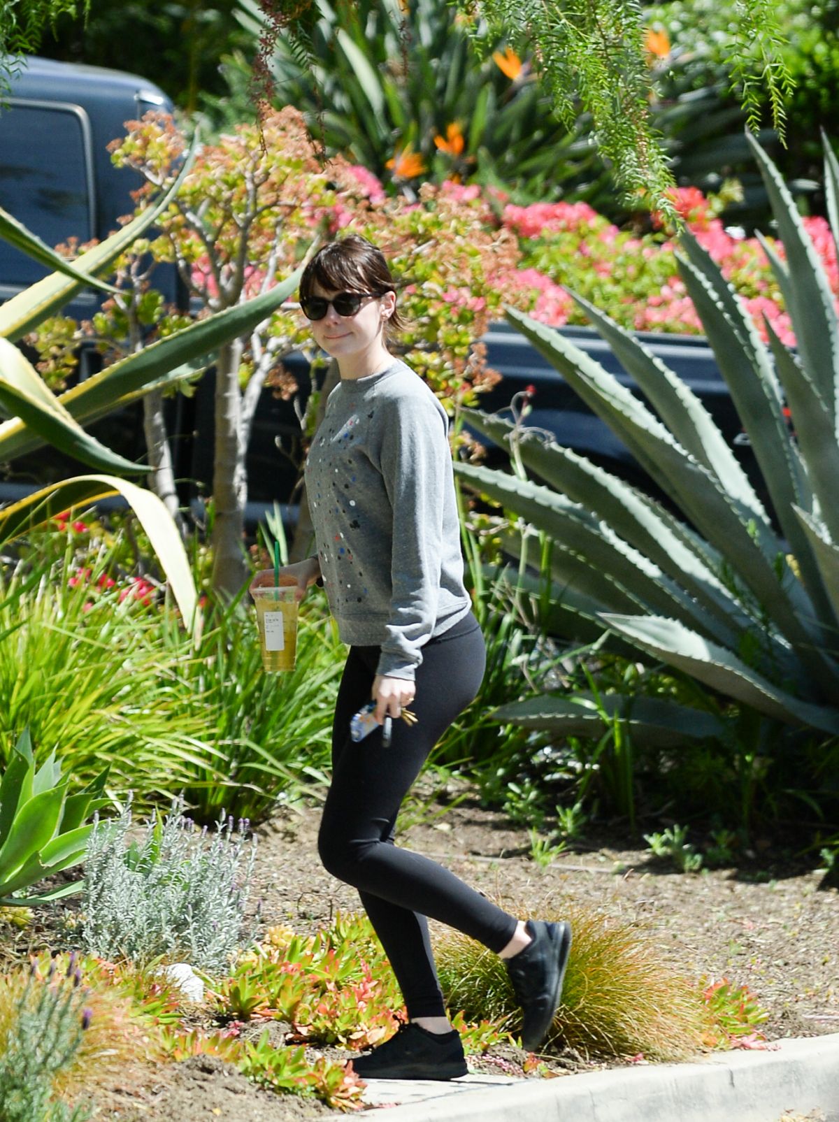 EMMA STONE Out and About in Los Angeles 03/22/2016 EMMA STONE Out and About in Los Angeles 03/22/2016