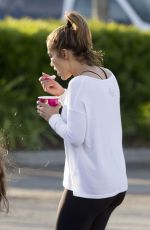 JENNFER LOPEZ Out for Frozen Yoghurt in Calabasas 03/09/2016