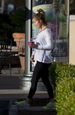 JENNFER LOPEZ Out for Frozen Yoghurt in Calabasas 03/09/2016