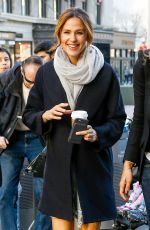 JENNIFER GARNER Leaves a Breakfast Coffee Shop in Manhattan 03/16/2016
