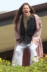 JENNIFER GARNER on the Set of 