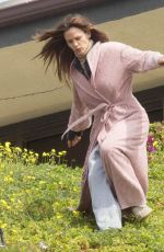 JENNIFER GARNER on the Set of 