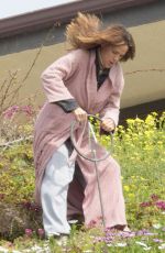 JENNIFER GARNER on the Set of 