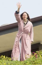 JENNIFER GARNER on the Set of 