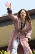 JENNIFER GARNER on the Set of 