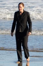 JENNIFER GARNER on the Set of 