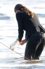 JENNIFER GARNER on the Set of 