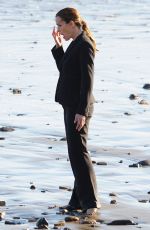 JENNIFER GARNER on the Set of 