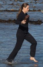 JENNIFER GARNER on the Set of 
