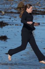 JENNIFER GARNER on the Set of 