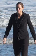 JENNIFER GARNER on the Set of 