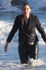 JENNIFER GARNER on the Set of 